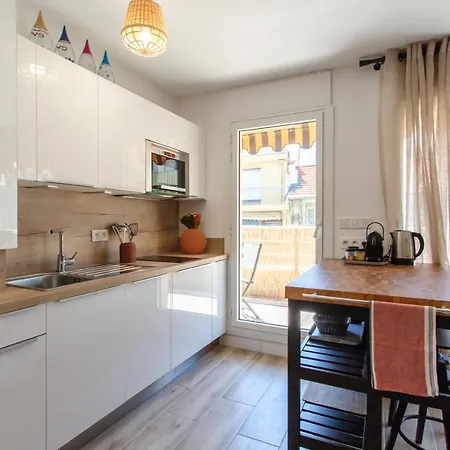 #4 Papon Parking Climatise Terrasse & Wifi 5mins A Pieds Du Vieux 아파트