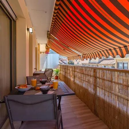 #4 Papon Parking Climatise Terrasse & Wifi 5mins A Pieds Du Vieux Appartamento